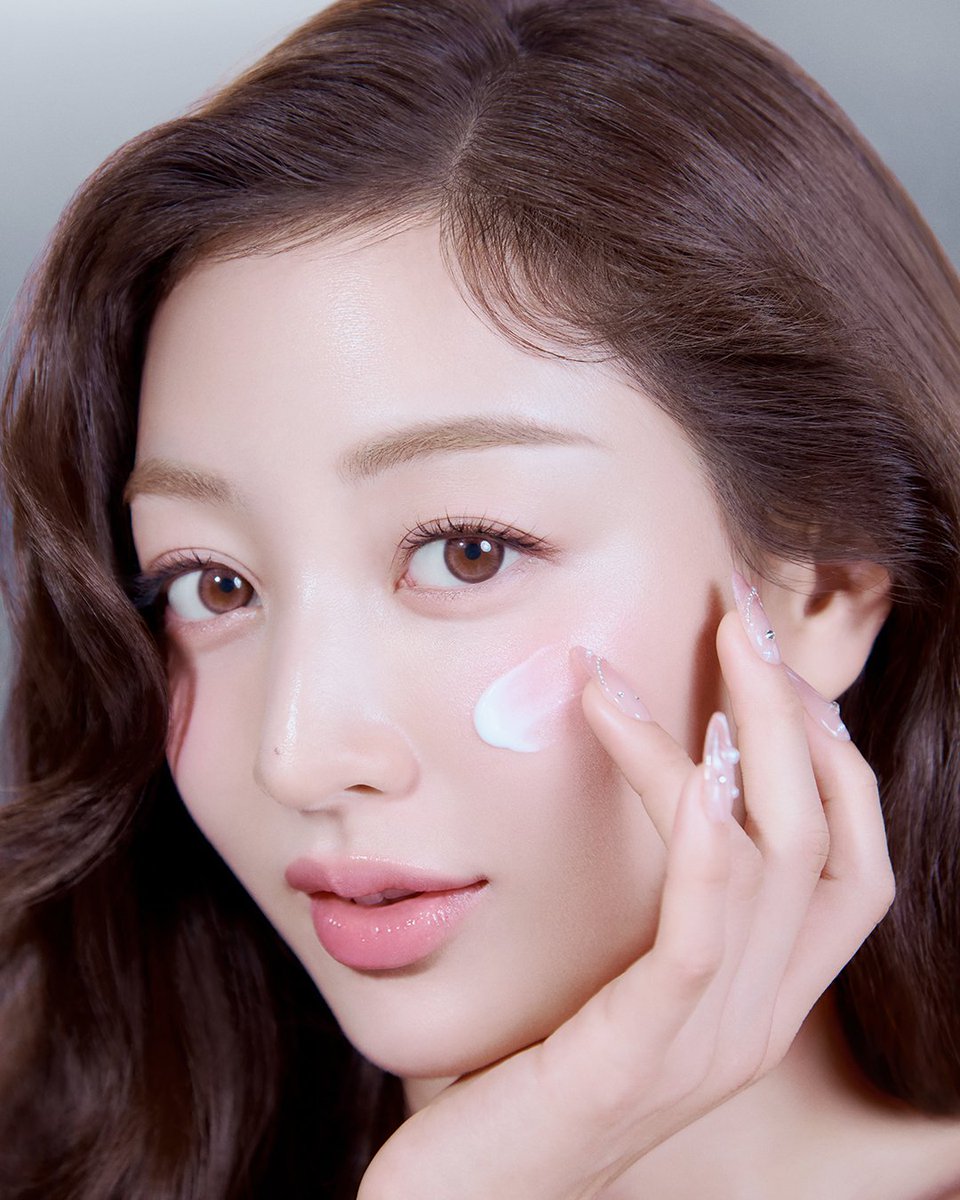 WithPJihyo's tweet photo. JIHYO x MILKTOUCH IS REALLY THE BEST I LOVEEEEE IT 🩷🩷🩷🩷🩷🩷 they kept giving us such a Pretty Princess Jihyo https://t.co/shQjYOKJPQ