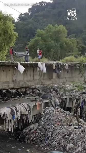 dabelpineda's tweet photo. Y no, no es la India, o algún país de Asia o Africa....es EE.UU...los que van de pulcros e insultan a todos los demás.

#eeuu #america #true #lies https://t.co/pmlcSgFEci