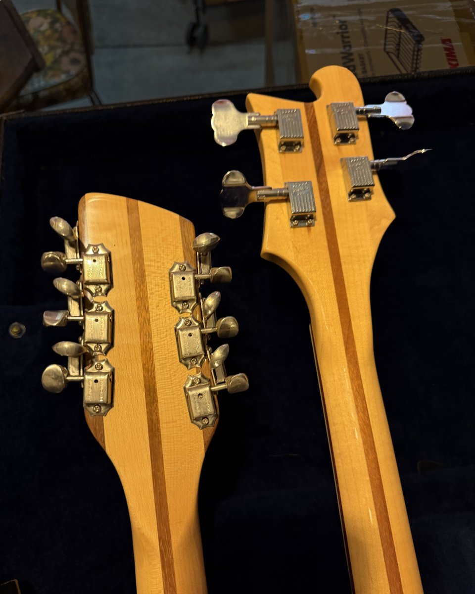 VintageAndRare's tweet photo. Count the strings before you count the necks. Twelve on the guitar side, in pairs, next to the four-string bass: a Rickenbacker 4080/12 in Mapleglo, listed by a private owner as a 1980 example.
https://t.co/isLOCb4iMo
#rickenbacker #doubleneck #vintageandrare #rickenbacker4080 https://t.co/K5p4gAhJEA