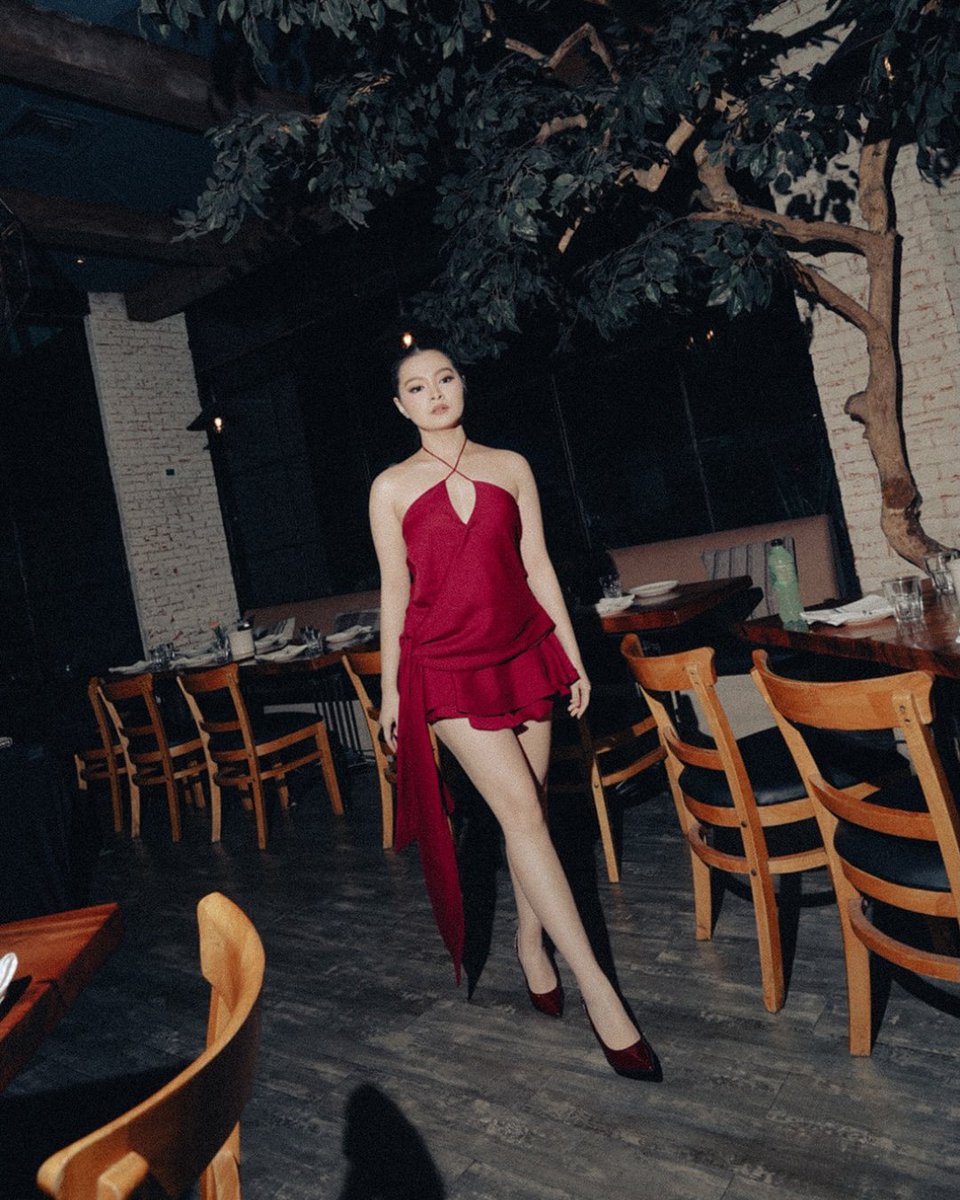 gmanetwork's tweet photo. YES, BARBIE. YOU'RE DEFINITELY AGING LIKE FINE WINE! 🍷✨

Another year older, but #BarbieForteza somehow looks like she hasn't aged a day in these stunning snaps from her 29th birthday celebration.

📸: Nice Print Photo via barbaraforteza / Instagram https://t.co/u8VZG7aiK3