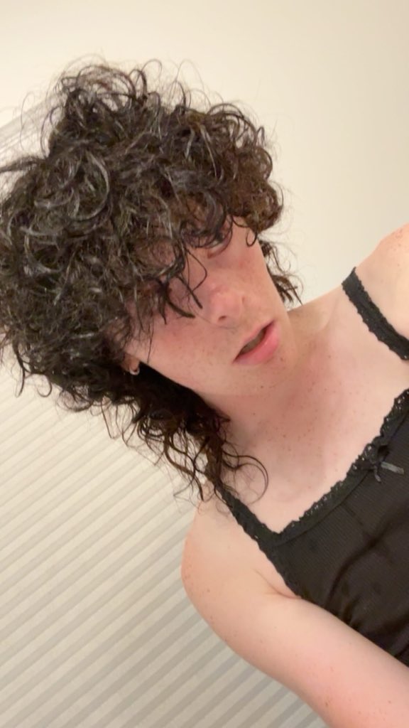 alio_man's tweet photo. Do u guys like my hair?? https://t.co/73rxVvU6W7