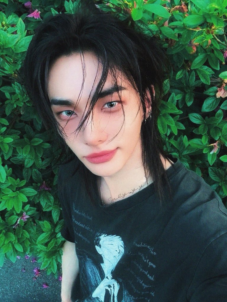 July_hhj0320's tweet photo. 🧚🏻🍃

#현진 #Hyunjin 
#스트레이키즈 #StrayKids https://t.co/cI4A9RSLvC