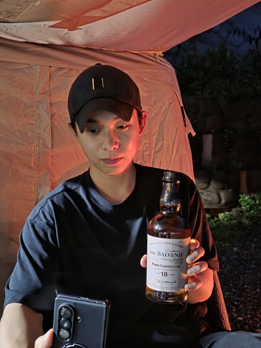 Me11y22's tweet photo. 뭐야? 갑자기 남자친구랑 같이 캠핑 간 기분나는 사진 낋여와준 거 뭐야??????? ՞〃'ᜊ'〃՞ https://t.co/pZNu46thDf