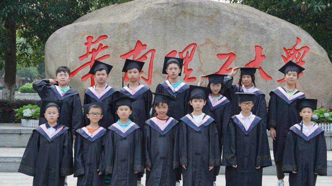 Alan100kg's tweet photo. Today we turned tassels, walked the stage, and stored 4 years of chaos, laughter and growth in our hearts. Graduated https://t.co/YdwSIsolnl