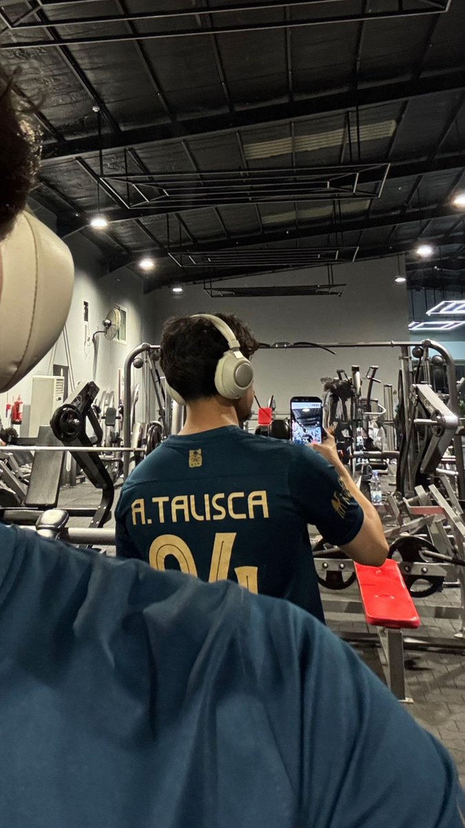 or__x4's tweet photo. صباحو 💛💪🏻 https://t.co/pe78AiPa2e