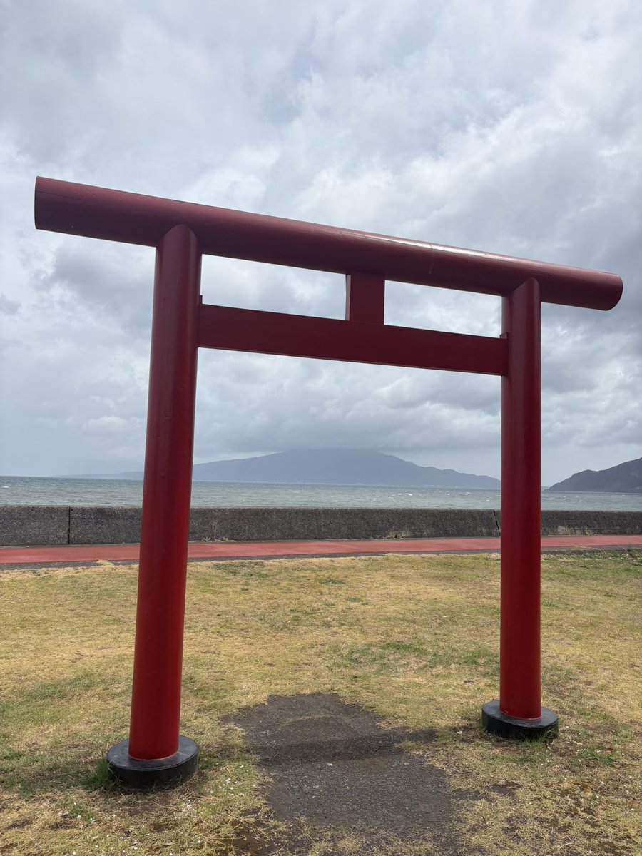 TOONsince2022's tweet photo. 8️⃣月7️⃣日

最寄りの書店に1時間かけて行きました📕
結果ネット注文になりました😹

せっかくの遠出なので海に寄りました🌊
台風接近で天候最悪でした😿

楽曲を聴きながらちょっと散歩しました🚶🏻
それだけで心が満タンになりました😼🧡ྀི
@hana_oba https://t.co/95zLaCJYJN