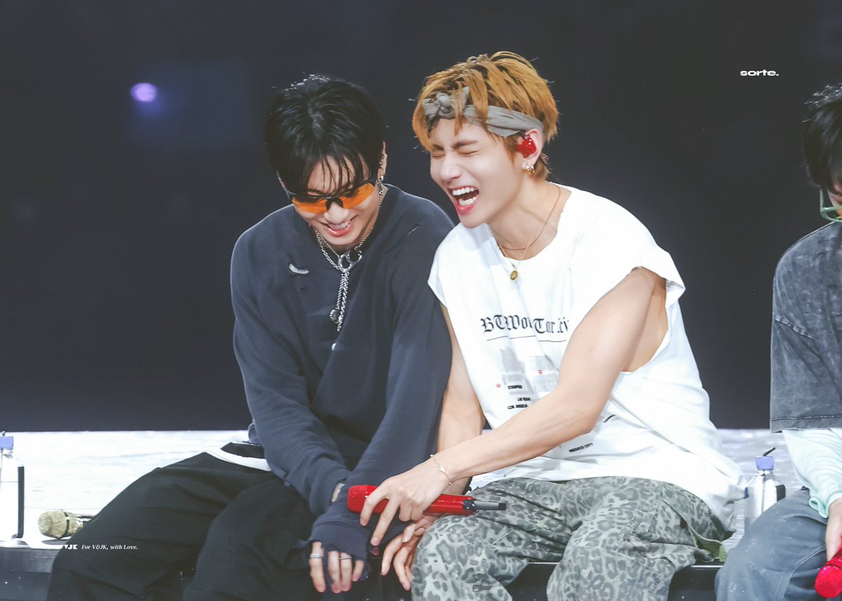 kthjjg's tweet photo. when you SQUEEZE your husband’s thigh but momentarily forget his nickname used to be “muscle bunny” so you instantly regret your choices https://t.co/tmQwiMDT5x