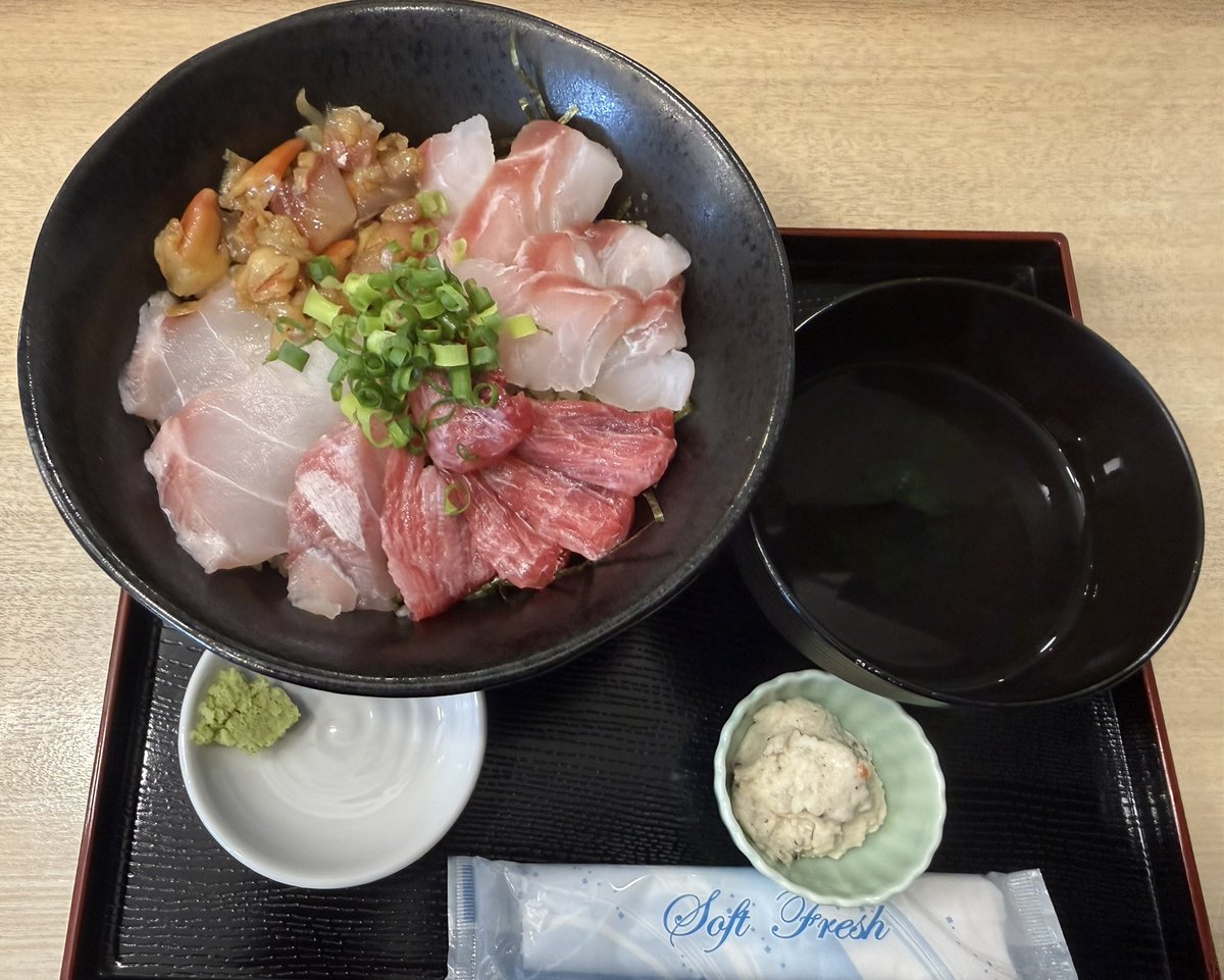 toto_raphles's tweet photo. 海鮮丼おいしかった
リピート店決定 https://t.co/2B3JIEFnVR