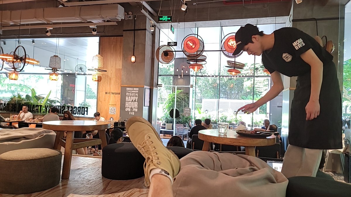 emix_live's tweet photo. Chilling with iced coffee and my favorite playlist on a lazy Sunday—this is the good stuff ， https://t.co/4AIYHUl7nA