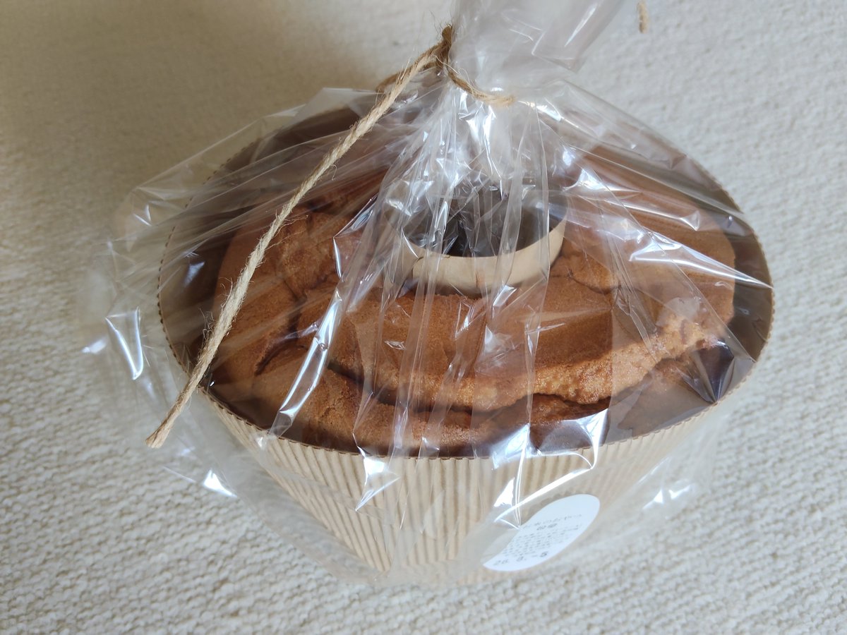 gensen163's tweet photo. 1枚目：飲泉所
2枚目：前日までの予約で帰りに受け取れる米粉のシフォンケーキ
3枚目：お部屋
4枚目：館内 https://t.co/iTvULB0fRk