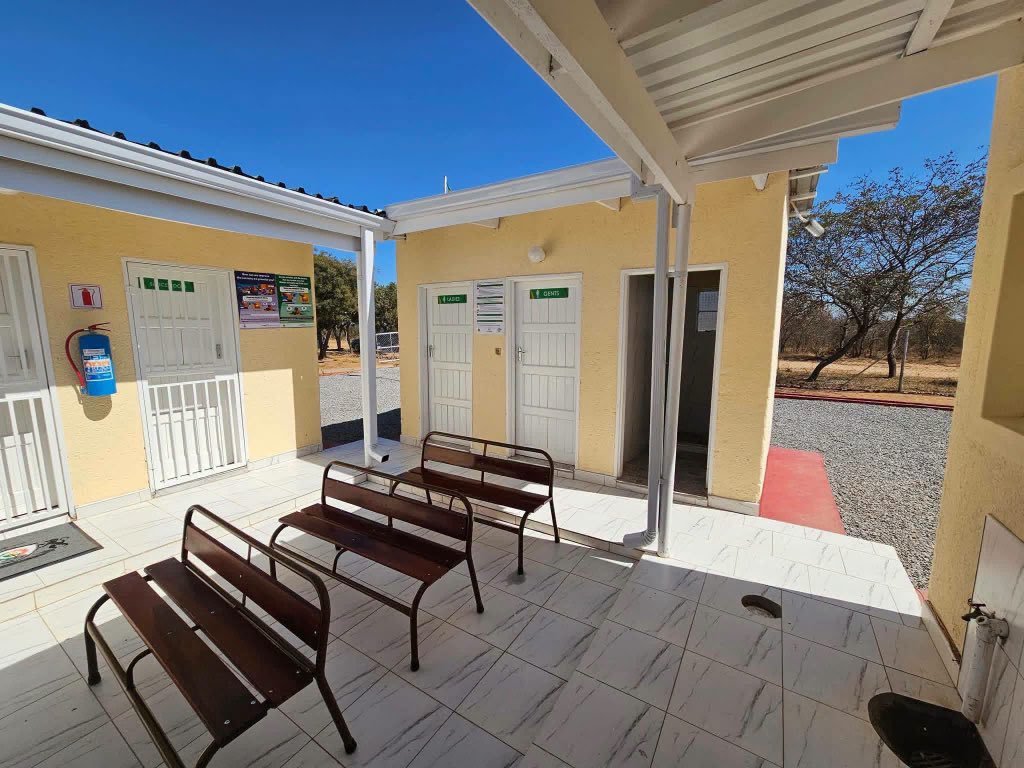 masibanda_'s tweet photo. Not Harare, but right here in rural Umguza Rural District! 🇿🇼🏥

A modern clinic officially opened by Hon. Richard Moyo, MP, Minister of State for Provincial Affairs and Devolution for Matabeleland North Province — bringing quality healthcare closer to communities.

Haaaaa @edmnangagwa arikubata basa boiz! Development is reaching every corner. Jealous down! 🔥🇿🇼

#VakaZimbabwe#AsakhiZim#VakaYakhaZim