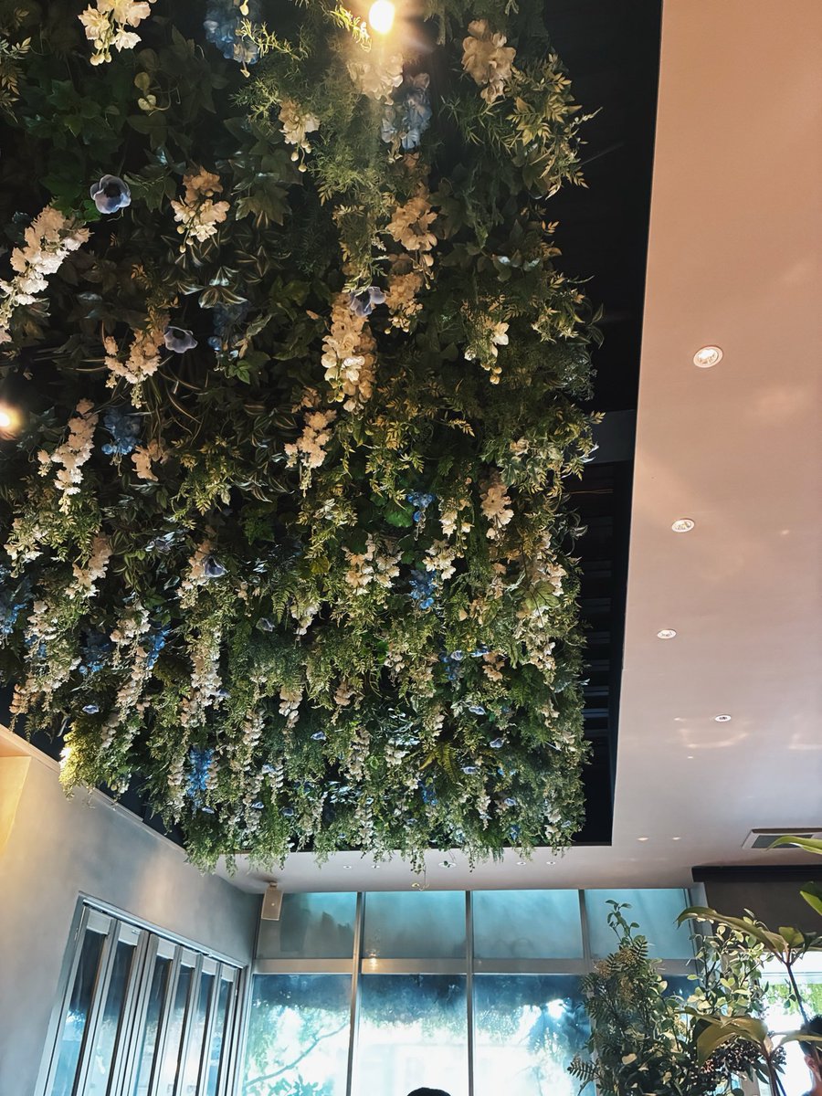 NI____3's tweet photo. 🥂 https://t.co/DP4MJHkK9R