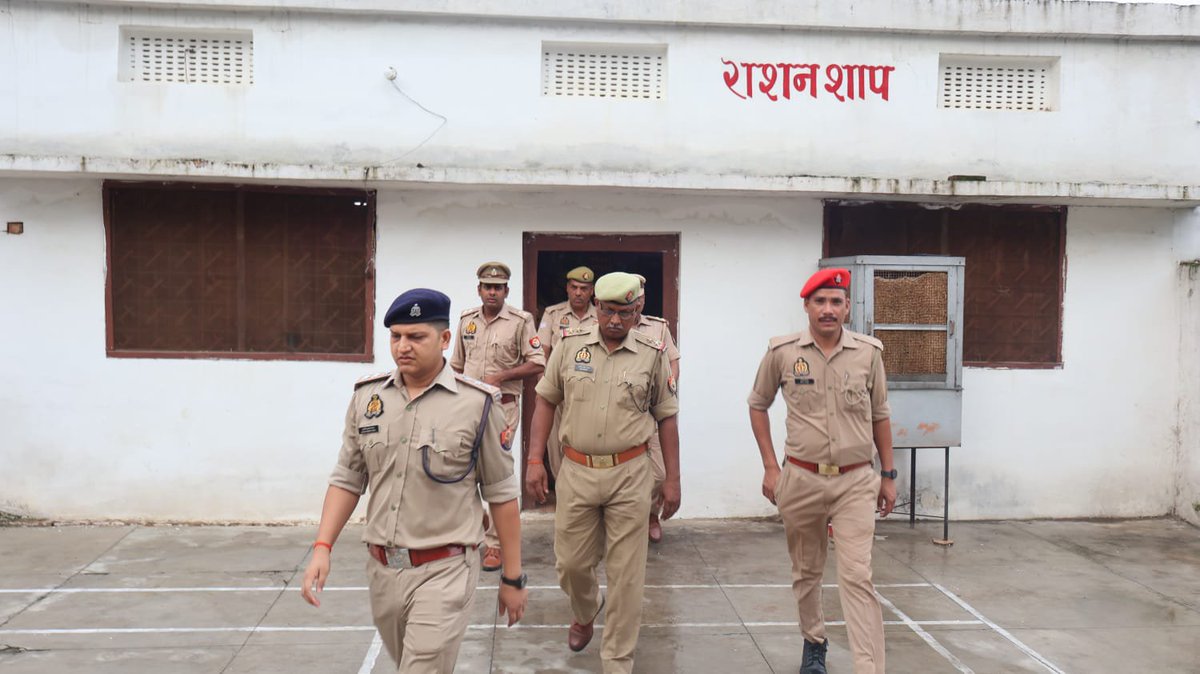 XIBnPacSitapur's tweet photo. सहायक सेनानायक2 आशीष कुमार यादव, सूबेदार सैन्य सहायक आयुष राठौर, व अन्य अधिकारियों कर्मचारियों की उपस्थिति में परेड कराई गई।
#dgpacup https://t.co/VV6VJm1CdT