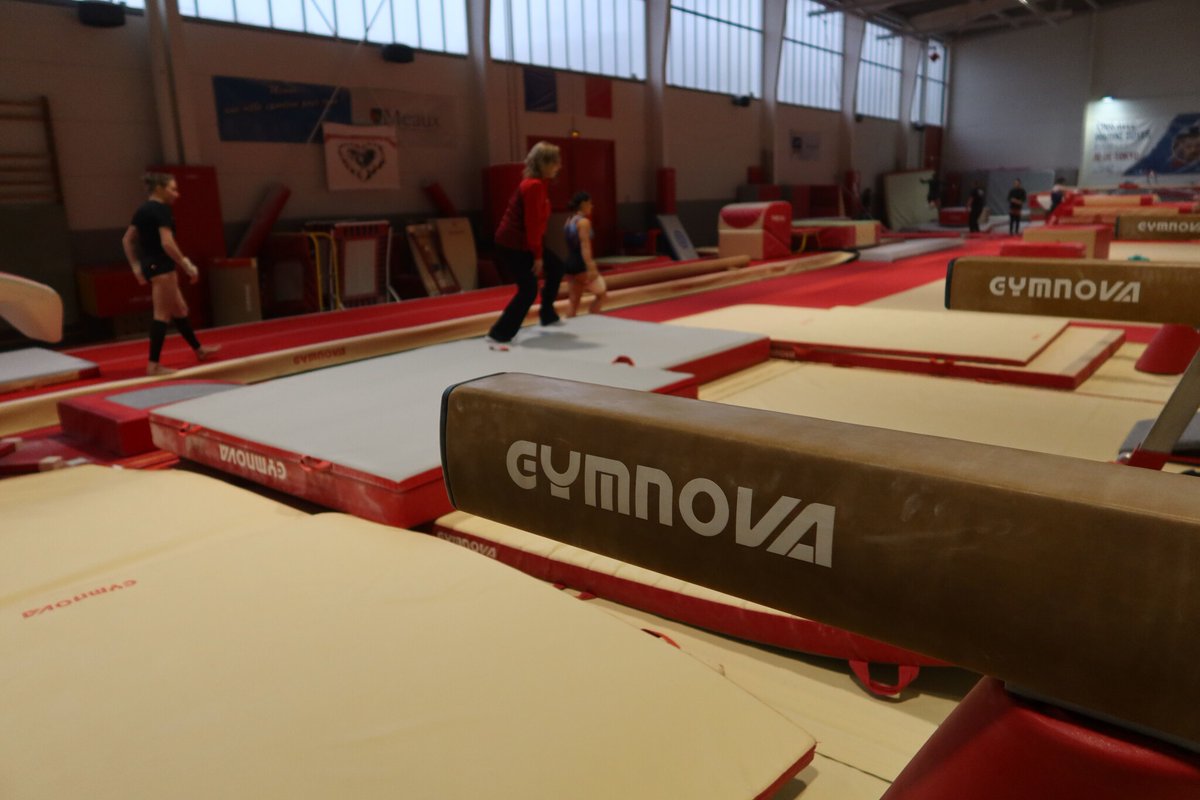 leparisien_78's tweet photo. « Toi, tu fermes ta gueule ! »... Dans les Yvelines, le prof de gym caressait et humiliait ses jeunes élèves
➡️ https://t.co/wSqVd2OrAO https://t.co/2Ch4KKkW9r