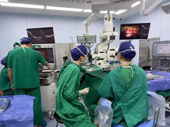 ChinaScience's tweet photo. A 40-year-old Chinese woman who had been almost completely blind for nearly 20 years regained her visual function after becoming the first person in China to receive a homegrown high-resolution retina-based visual brain-computer interface (BCI) implant in a clinical trial.  
After more than two months of training, she is making steady progress in rehabilitation, learning to recognize letters, practice writing, and move around indoors with increasing confidence.
