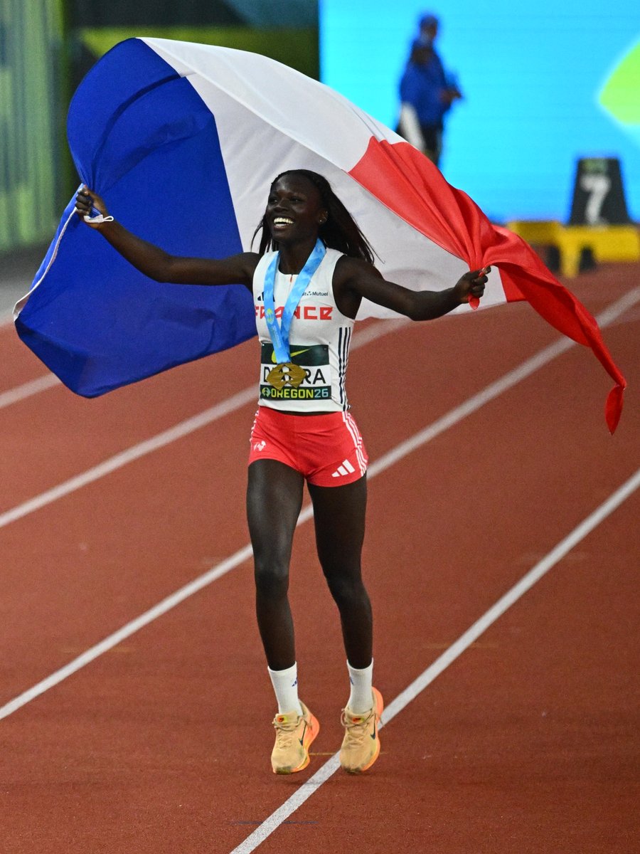 FFAthletisme's tweet photo. Championne du monde ✨

🤯 Djelika Diarra a sorti le plus beau saut de sa jeune carrière pour aller chercher cette première couronne mondiale. Avec un troisième essai mesuré à 6,52 m, elle explose son record personnel et réalise la meilleure performance mondiale de l'année chez les U20. 

🇫🇷 10 ans après le titre de Yanis David, une nouvelle Française est au sommet !

🖥️ Suivez les #WorldAthleticsU20 EN DIRECT sur @EurovisionSport 

📷 Sprintshot / @ffathletisme