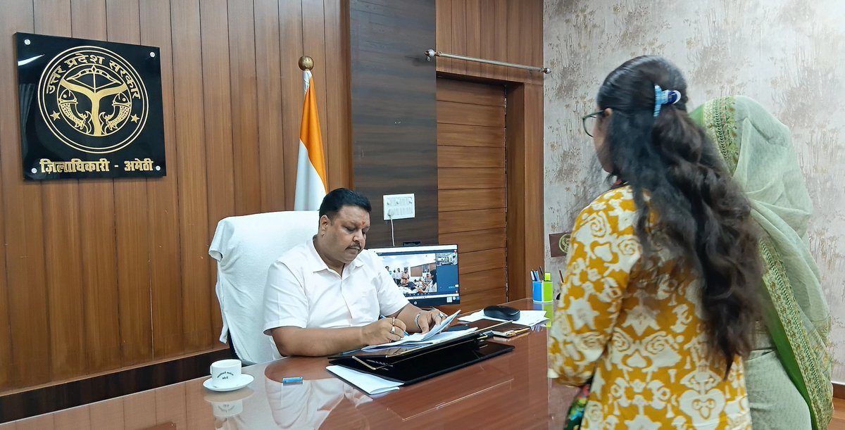 DmAmethi's tweet photo. आज दिनांक 07.08.2026 को कलेक्ट्रेट कार्यालय में जनसुनवाई के दौरान जनसामान्य की शिकायतों को सुनकर संबंधित अधिकारियों को समयबद्ध व गुणवत्तापूर्ण निस्तारण सुनिश्चित करने के निर्देश दिए। https://t.co/F8lBsJ7vZa