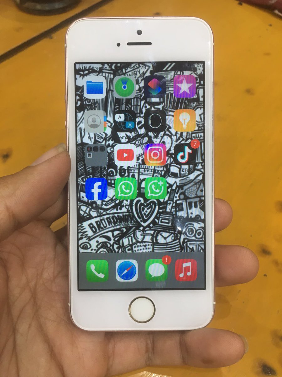 zhonchenlee's tweet photo. Wts ip iphone SE gen 1 2016 16gb rosegold PINK rare

Phone,kabel usb,freebies, apps photo
BH 100%
daily,camdig,digicam🍒
Result no edit!!

(-) finger off
- price dm😉 

🍊8%-10% admin wtb ip 11 12 13 14 15 16 17 pro max xr xs 5s 6s 7+ 8+ https://t.co/NRrK2U7cXp