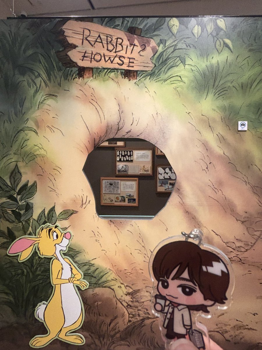 abechannuma's tweet photo. プーさん展行ってきました‼️
平日だからお客さんあんまりいなくてゆっくり阿部ちゃんと写真撮りました💚
多分櫻井❤️阿部💚川島🤍担が結構来てるんだろうね。店員さん達が暖かく見守ってくれてた😂 https://t.co/2JktPzo8aW