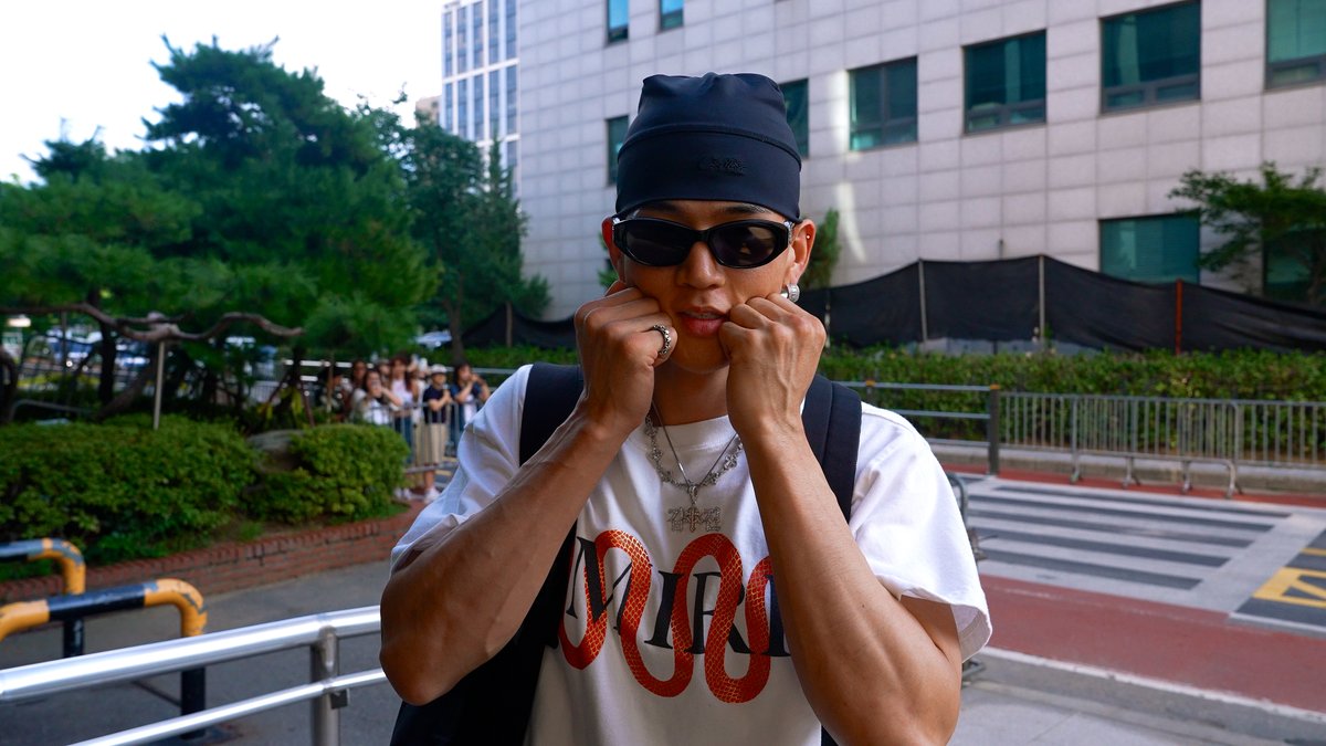 kbsworld_enter's tweet photo. [4K] KARD EYE CONTACT CAM :: 카드 아이컨택캠 @ MUSIC BANK
【 EYE CONTACT CAM 🎥】

#KARD #카드
#뮤직뱅크출근길 #EyeContactCam #아이컨택캠 #아컨캠

https://t.co/enQXUVdvk3 https://t.co/a4CsYZTN0B