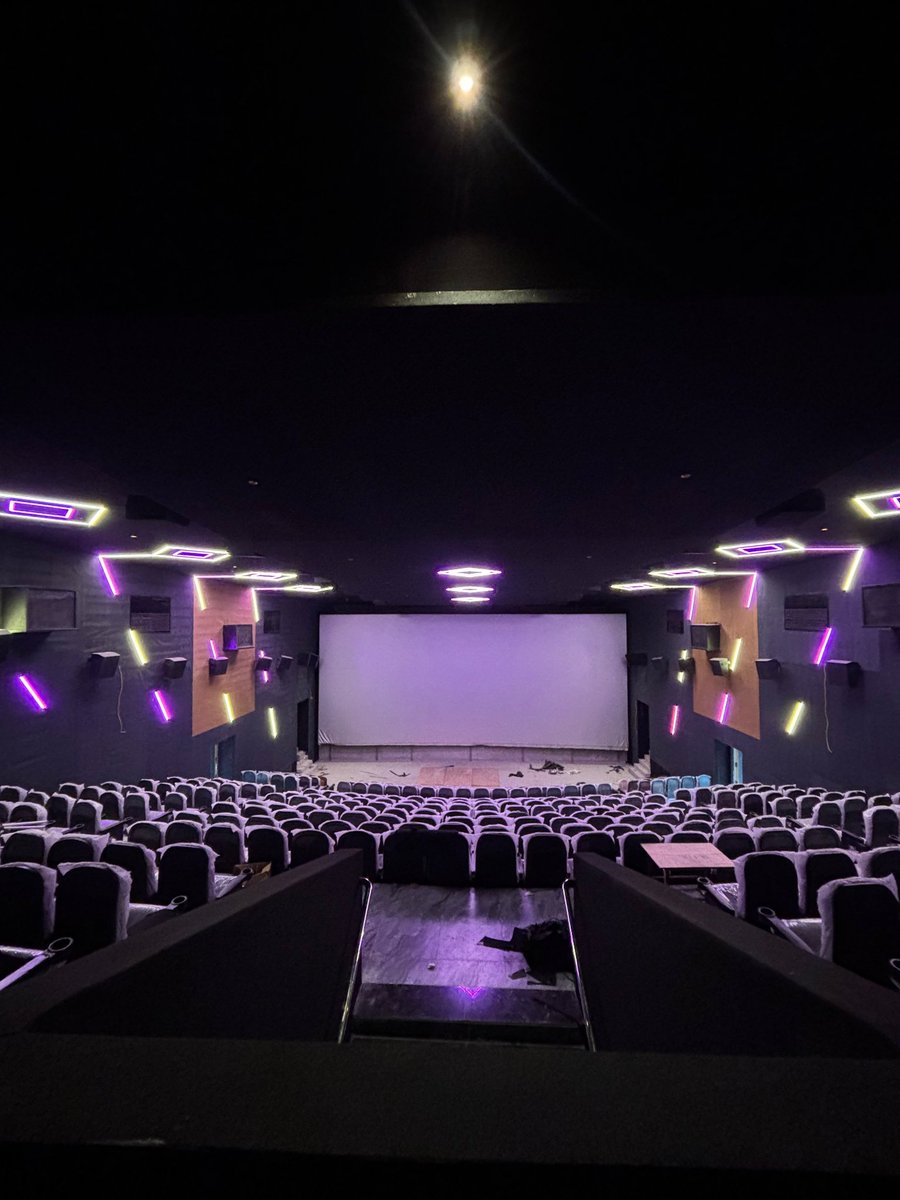 siddhu_viva's tweet photo. Vijayan Cinemas Perunthalayur (near Gobi) ~ Renovation Pics

📽️ Single screen to 2 screen plex

📽️ Scr1 : #Barco 4K projection ~ #DolbyAtmos ~ 400 seat capacity

📽️ Comfy seats ~ A/C

📽️ Projection starts from Aug 14

📽️ Scr2 for Deepavali 

@vijayancinemas #Cinemas #Theatres #Multiplex #CineMinds