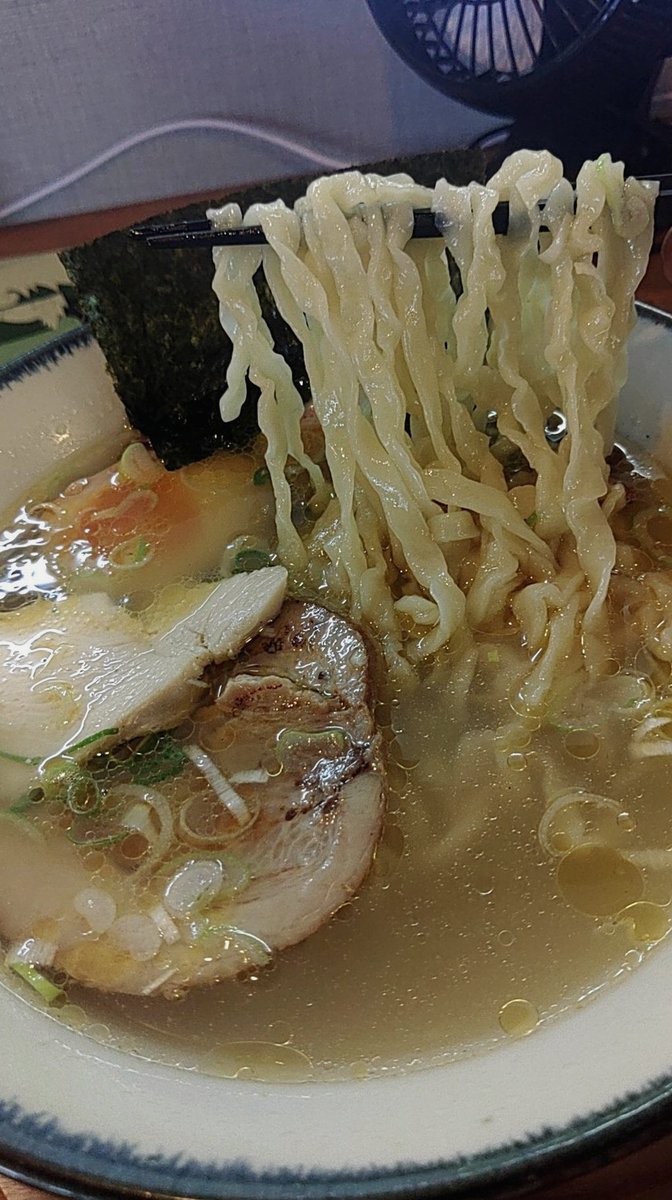 Merveogutcu07's tweet photo. なんかめんどくさいことになってるけど、人のシフトを遅めにしてるんだから朝からの仕事くらい聞くなって感じだねえ https://t.co/LVuY0lB9Vp