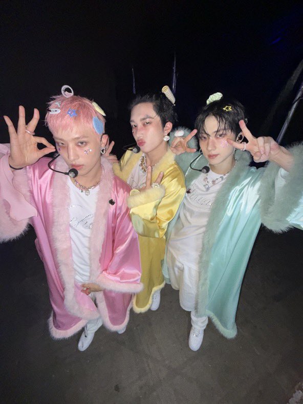 jijiseobsos's tweet photo. realised I had 01z twinkle in my room all along 🥹 https://t.co/3gQu130caK