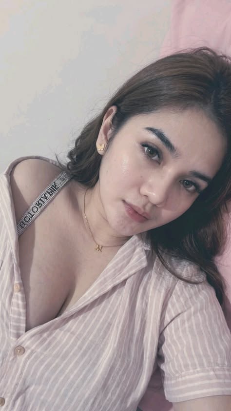 yunatrisnoylwr's tweet photo. lagi pengen di lecehin 😌 https://t.co/2yVrF3C4gO