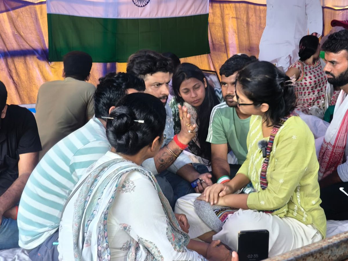 aisa_official_'s tweet photo. AISA President @neha_aisa reached Jaipal Singh Stadium, Ranchi, to stand with protesting students and reaffirm AISA's commitment to the fight for justice in JPSC-JSSC.

@HemantSorenJMM, fulfil the students' demands. If not, be prepared to answer the call for your resignation. https://t.co/juOwGiN5i5