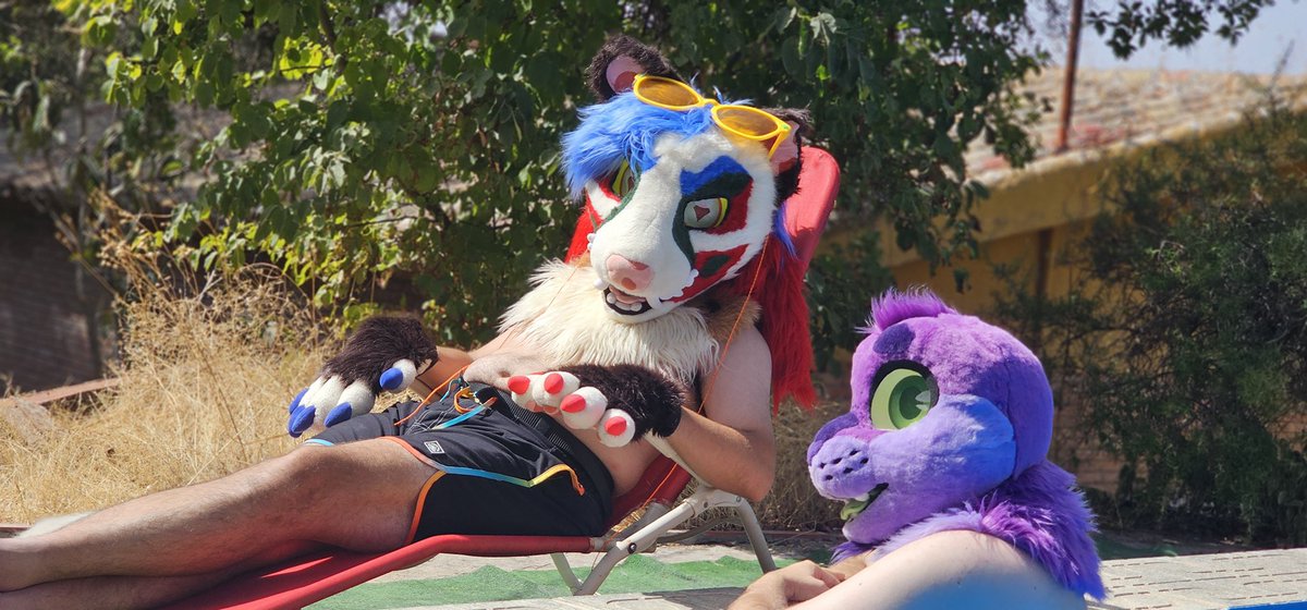 GarciGreen's tweet photo. ☀️🥵😩 It's so hot this summer! It's always more bearable with good company like @SerronTheDragon and @Fredd_Purple 💙❤️💜🤎💜💚

Happy #FursuitFriday for all you! ^^

📷: Fresquito https://t.co/wmukLWjID5
