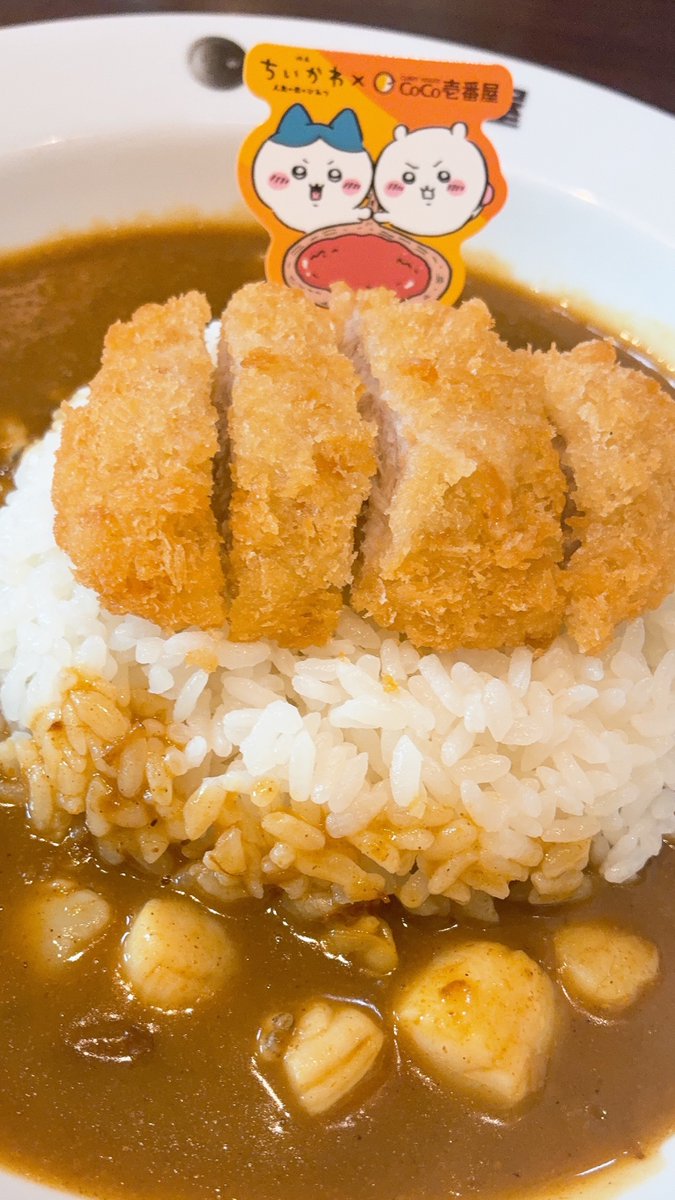 AITATAdon3's tweet photo. ちいかわ見てからカツカレー食べたくてしょうがないからココイチ入ったら思いっきりコラボしてた！全部お見通しってコト https://t.co/alkFyz2vaY