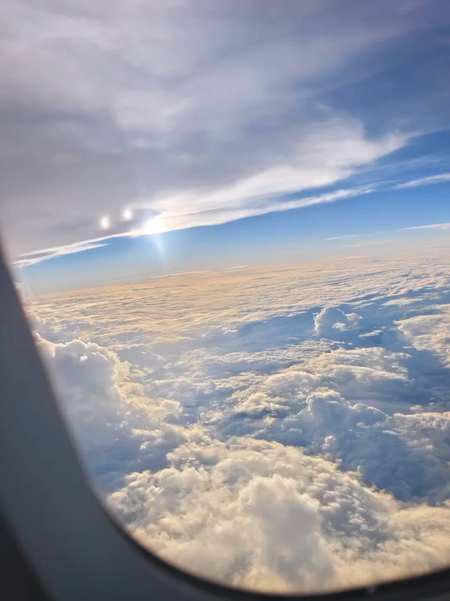 SugarEliseUe's tweet photo. The wind scatters the gathered clouds, but the sky remains the same https://t.co/8tsc1i0ycc