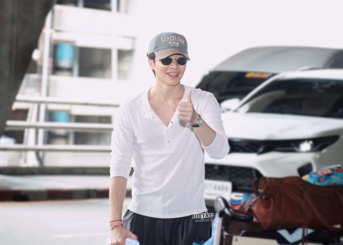 _lintylee's tweet photo. ที่มาของคำว่า หล่อแบบตะโกน 
ตะโกนถามว่า พี่ชื่ออะไรค่ะ ?

เริดเลยหล่ะ  บังเอญเจอ 🤣
#PERSES #JUNG_PERSES https://t.co/kaIjBOwXEa