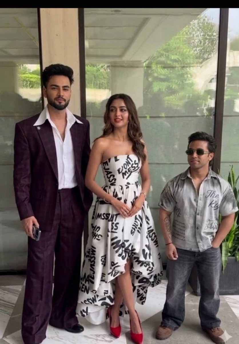 SumitYdv000's tweet photo. Kisi ka fan hona or kisi ko hate dena dono baat alag hai arush bhi bhai hai apna 🥵🔥 #elvishyadav #elvisharmy #ArushBhola https://t.co/fTlh9iaI9G