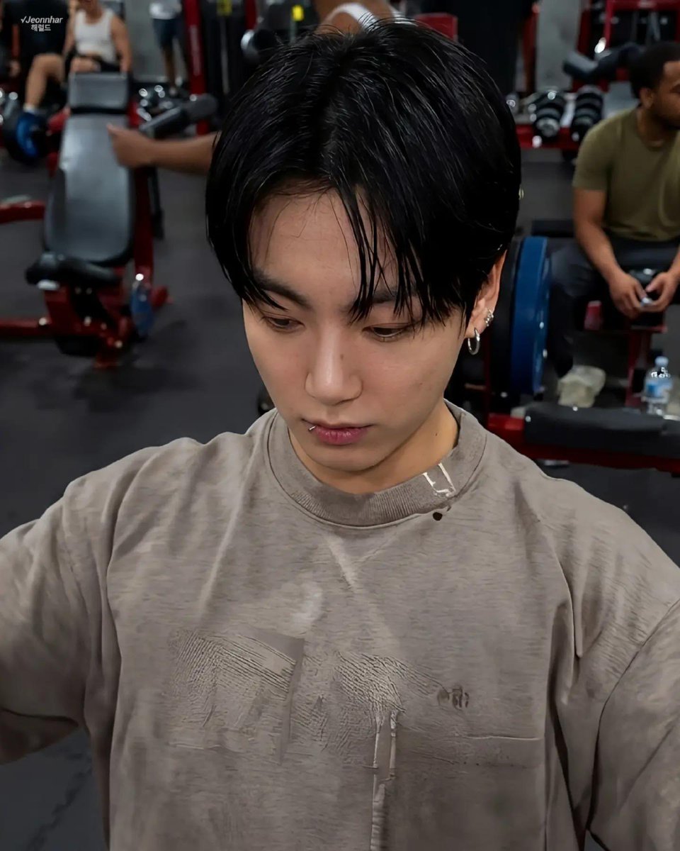 JEONKH_'s tweet photo. He’s soooo fine https://t.co/HicCVZWqJd