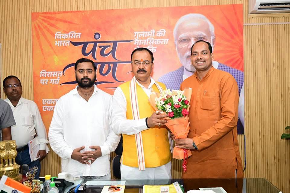 AdarshDeepakMi3's tweet photo. आज लखनऊ में मा. उपमुख्यमंत्री केशव प्रसाद मौर्या जी से भेंट की साथ  ही तहसील संडीला स्थित हयातगंज/पिपरी नारायणपुर में अंडा फैक्ट्री की वजह से मक्खियों के विकराल प्रकोप की समस्या से भी अवगत कराया!!
Bharatiya Janata Party (BJP) Narendra Modi Amit Shah Nitin Nabin BJP Uttar Pradesh https://t.co/dKLks6LLuO