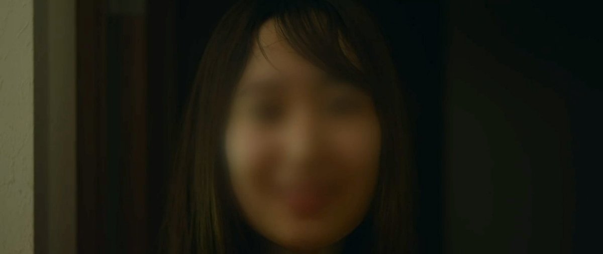 granzel5502's tweet photo. アマプラにて『女』(’25)

時空を超えて偏在し、付き合った男たちをことごとく破滅させてゆく、謎の女。

早稲田大学在学中の、北野陽太監督が手掛けた1時間の中編なれど、堂々たる出来栄えで縮み上がるほど怖かったです。
「女」をめぐる怪異シーンは王道の黒沢清チルドレンですが、彼女の影響でイってしまった男たちの、四者四様の狂い方が本気で怖いです。主人公の親友が、マンションの自室で物腰柔らかく狂っているシーンの緊張感が、特にヤバい！😱

GoPro撮影と思われる見事なルックも含めて、商業映画と比べても殆ど遜色のない構えですな。才覚さえ有れば、誰でもひとかどの映画を作れる時代になりました。
北野陽太監督。いずれ大成する可能性が高いので、覚えておきましょう。

↓コチラから観れます。
https://t.co/qAJ6StMIaC