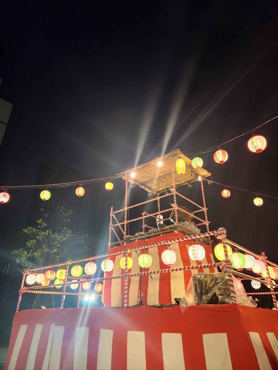 chiyotimes's tweet photo. #ちよタイムズ　

先日、番町の森で開催された納涼盆踊り大会へ✨

多くの皆さまが集まり、楽しそう���声や笑顔でいっぱいの、とても賑やかな夏のひとときでした🎆

地域の方々との交流を楽しみながら、改めて番町という街の温かさを感じることができました☺️

#番町の森
#夏祭り
#番町
#千代田区 https://t.co/IAOJZQPtDX