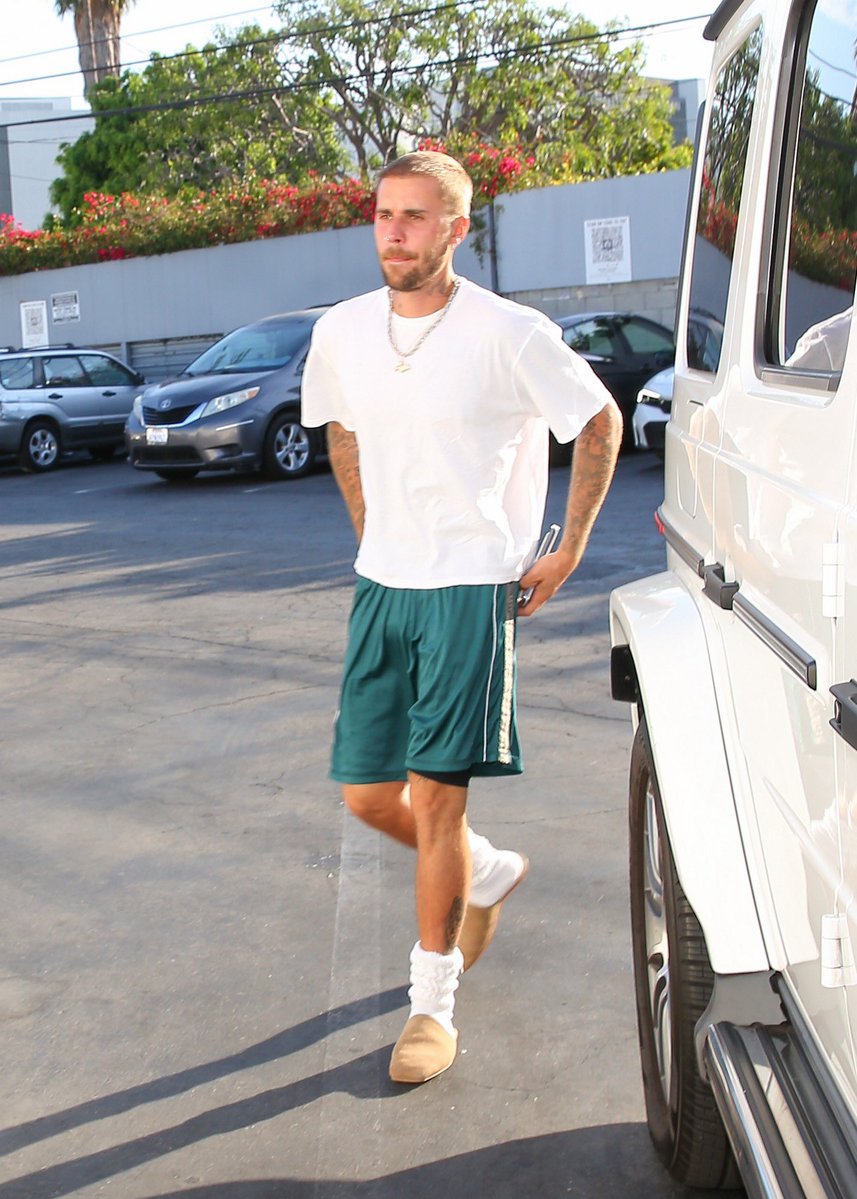 pettinzoo's tweet photo. His beard grows fast, I miss when he was a twink https://t.co/1GIp1xW9d5