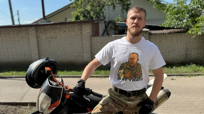 HromadskeUA's tweet photo. Екскомбату 47 окремої механізованої бригади «Маґура» Олександру Ширшину скасували статус «недисциплінованого» — таким його визнала перевірка після того, як він публічно поскаржився на «дебільні завдання» й невиправдані втрати людей https://t.co/wbKVCNiiHx https://t.co/rLwhUyUXvi