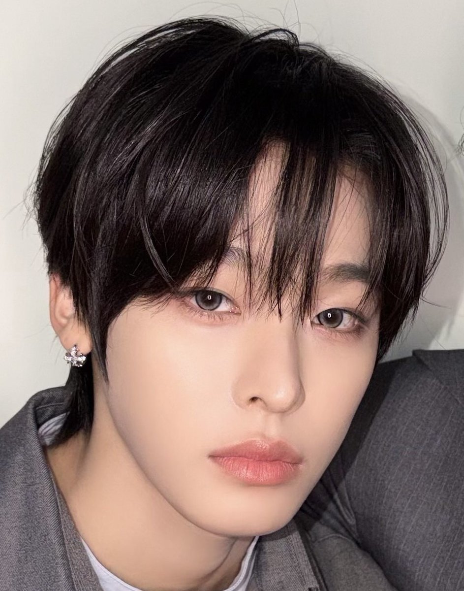 Ekfrlzzang's tweet photo. 이 날 리구 ㄹㅇ인간아닌거같음 
여자들이 좋아하는 미남 데이터 때려넣고 만든 창작물 수준의 외모임 https://t.co/oHSOLFmzkv