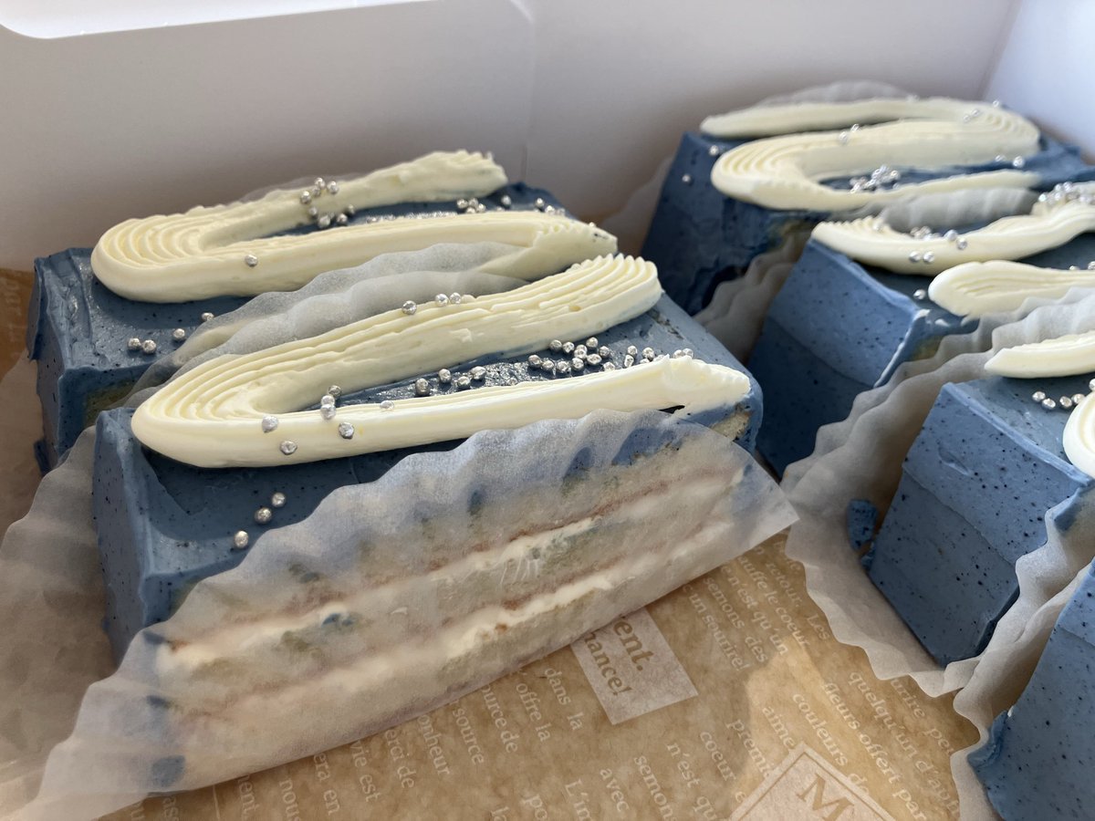 machiaishitu946's tweet photo. 今週の駅舎ケーキは七夕にちなんで「天の川バージョン」✨レアなケーキなので是非！！ https://t.co/RAaj9XL6RS