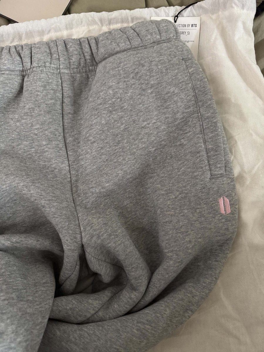 kimkwonsells's tweet photo. wts • bts ph onhand ready to ship

ꔛ RM Artist Made Merch Gray Jogger Pants
ꔛ size S
ꔛ never used; with dust bag

₱2000
loc: qc

𖥻 namjoon jin yoongi hobi jhope jimin taehyung jk jungkook pc on hand concert tix sale bt21 amc https://t.co/bxc8q5yZP2