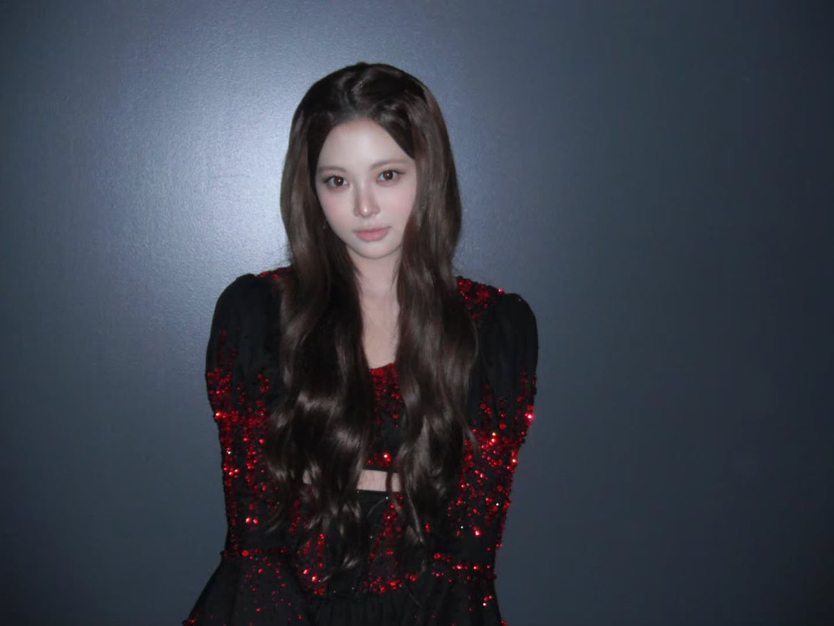 sserapics's tweet photo. HONG EUNCHAE ❤️🖤o https://t.co/de9iYKEWvb