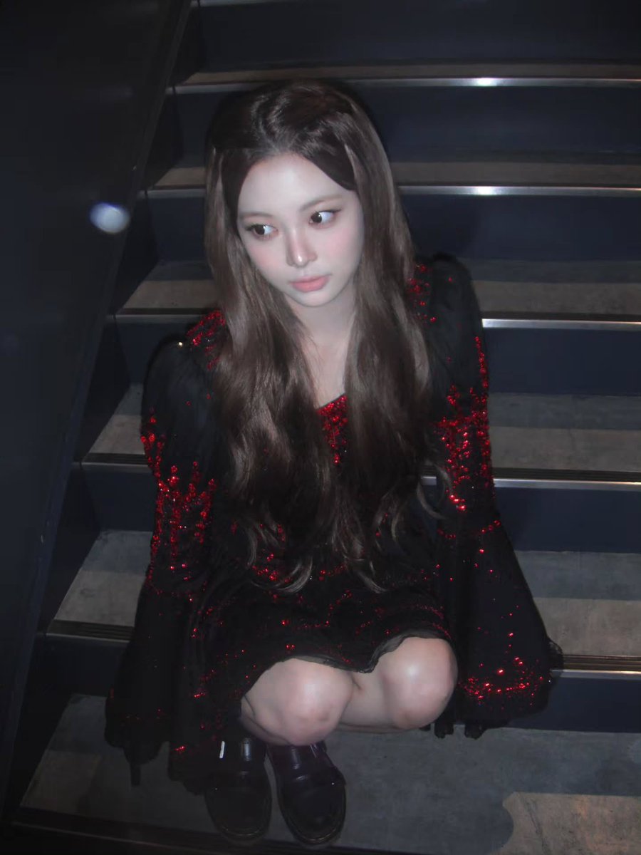 sserapics's tweet photo. HONG EUNCHAE ❤️🖤o https://t.co/de9iYKEWvb