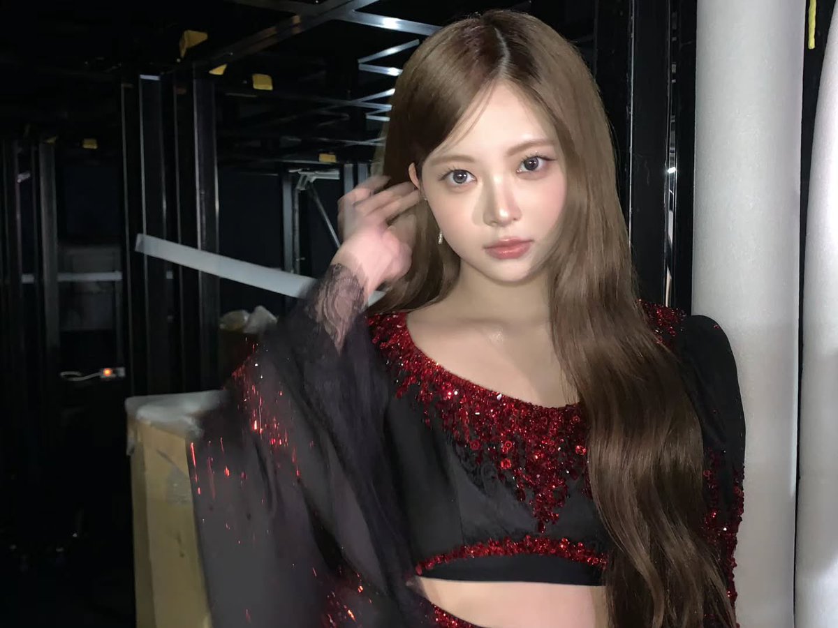sserapics's tweet photo. HONG EUNCHAE ❤️🖤o https://t.co/de9iYKEWvb