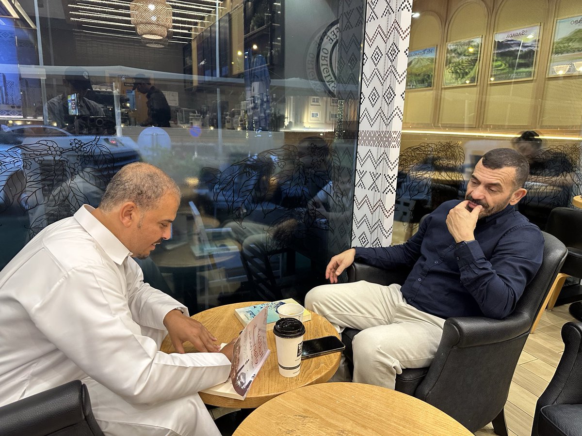 altanowa's tweet photo. جلسة ثقافية ماتعة وثريّة جمعتني بالأخ الكريم والمثقف المغربي الأستاذ عبد الحكيم أحمين،كان الحديث حول قضايا الفكر والثقافة، وكان الحوار ممتعًا ومُلهمًا بما حمله من عمقٍ واتساعٍ في الرؤية.وسعدتُ بأن أهديه مجموعةً من مؤلفاتي https://t.co/WMdOvJ56gL
