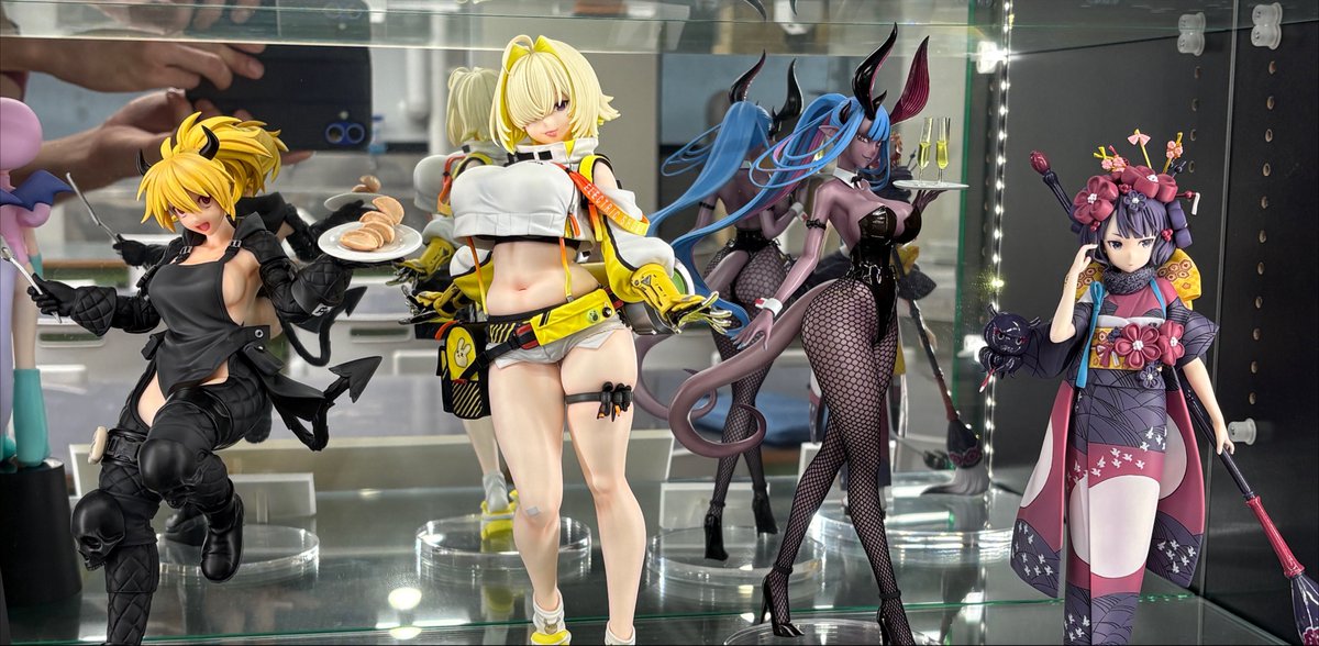 学生作品紹介】 2年生の塗装の授業で製作されたガレージキットたち