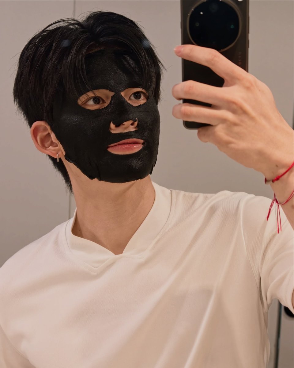 Nawarvit's tweet photo. Your skin deserves some care too https://t.co/w5sRQokeEr