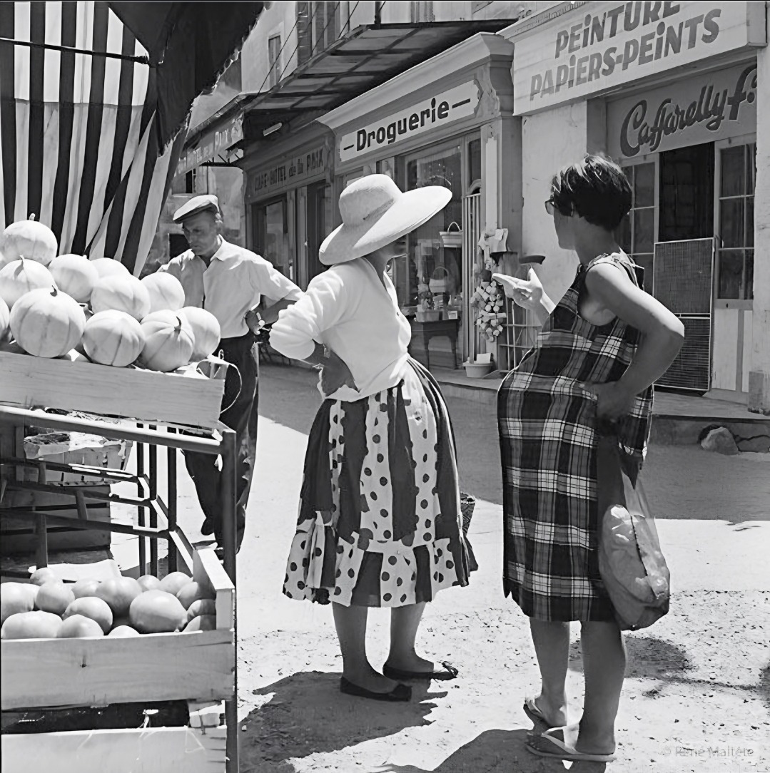 culture2301's tweet photo. #HereForCulture #Digital_Library
Bonjour, bon Vendredi ☕️
Les melons 😉 1950/60s
Photo de René Maltête https://t.co/1cmDZqR4vu